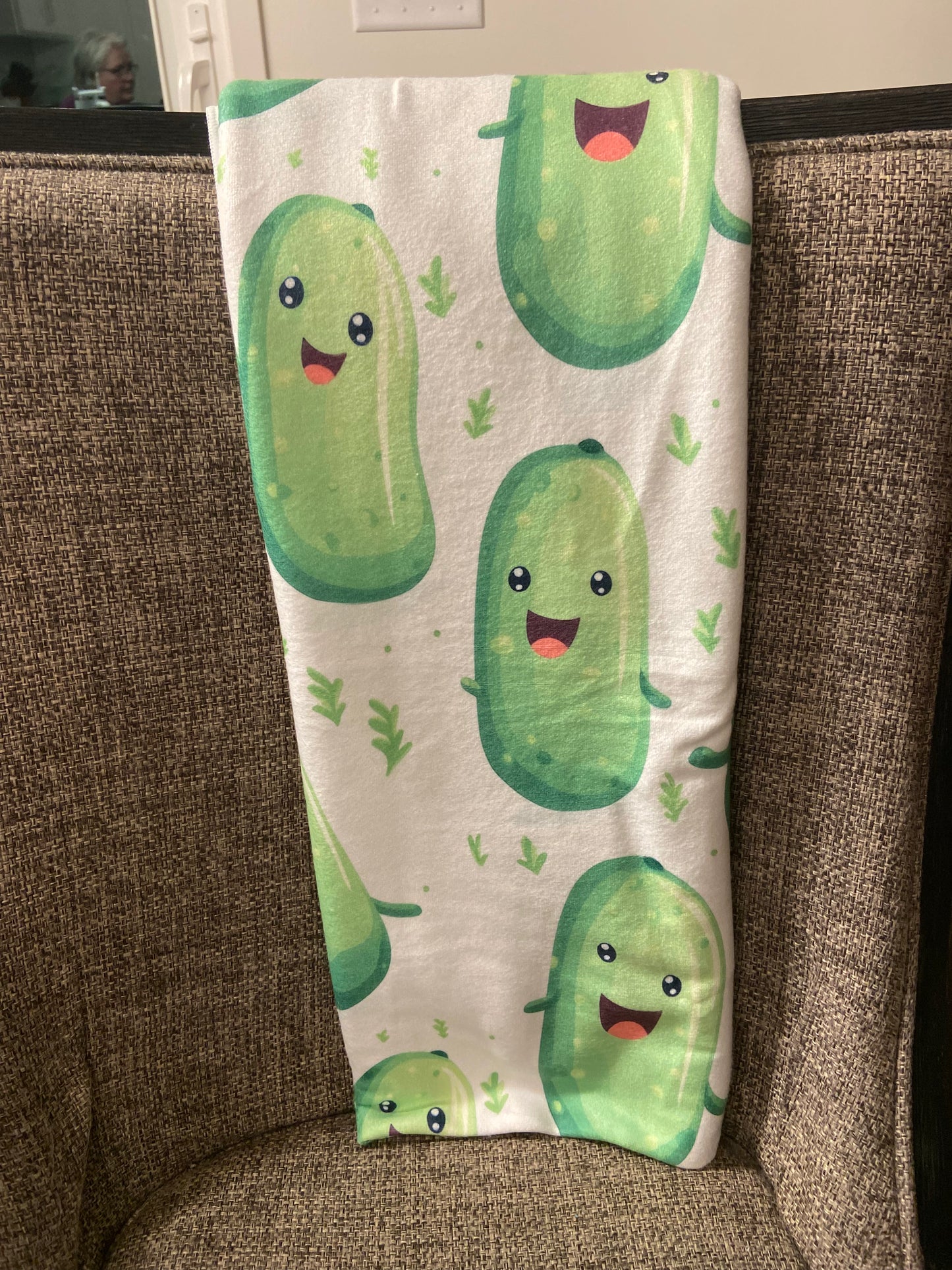 OVERSIZED BEACH TOWEL - PICKLE PARTY