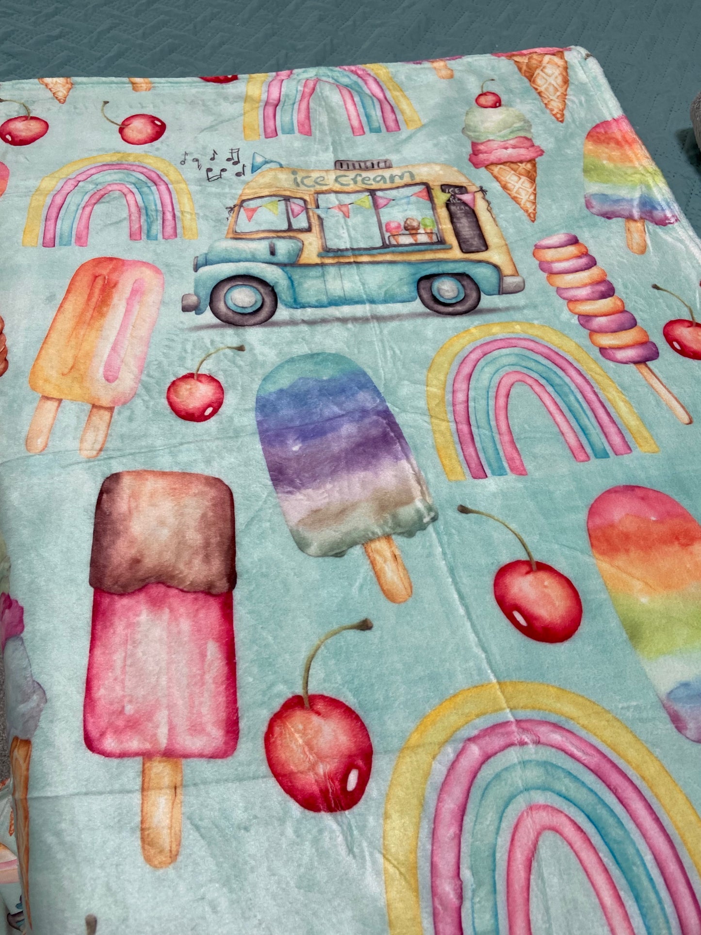 PLUSH - ICE CREAM SHOP
